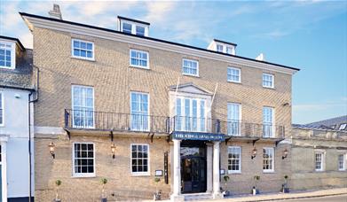 The Kings Arms Hotel exterior