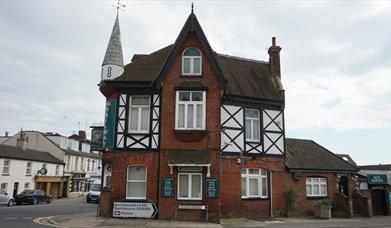 Railway Pub exterior.