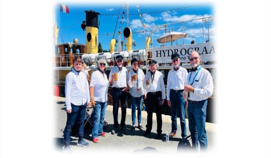 Group of singers on the harbour