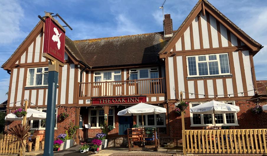Exterior of the Oak Inn
